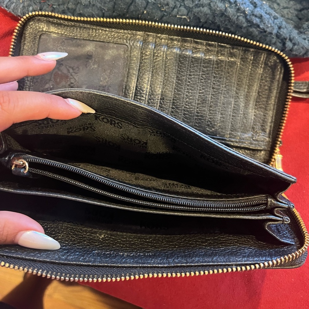 Black Michael Kors wallet - Picture 6 of 6